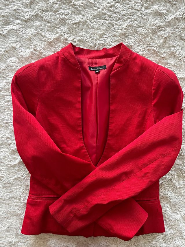 Chaqueta roja de Pedro del Hierro. Talla 36.
