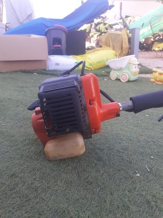 Desbrozadora marca tanaka tbc 2100