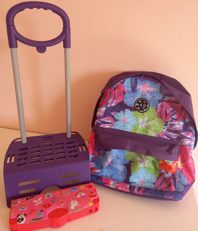 Mochila, carrito y estuche