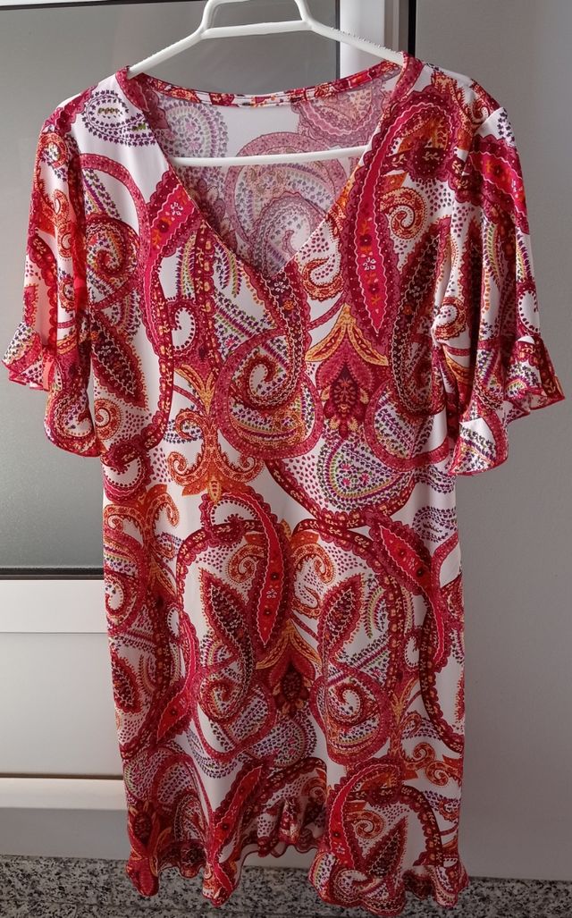 Vestido estampado cashemire. volantes manga y bajo