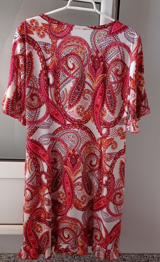 Vestido estampado cashemire. volantes manga y bajo