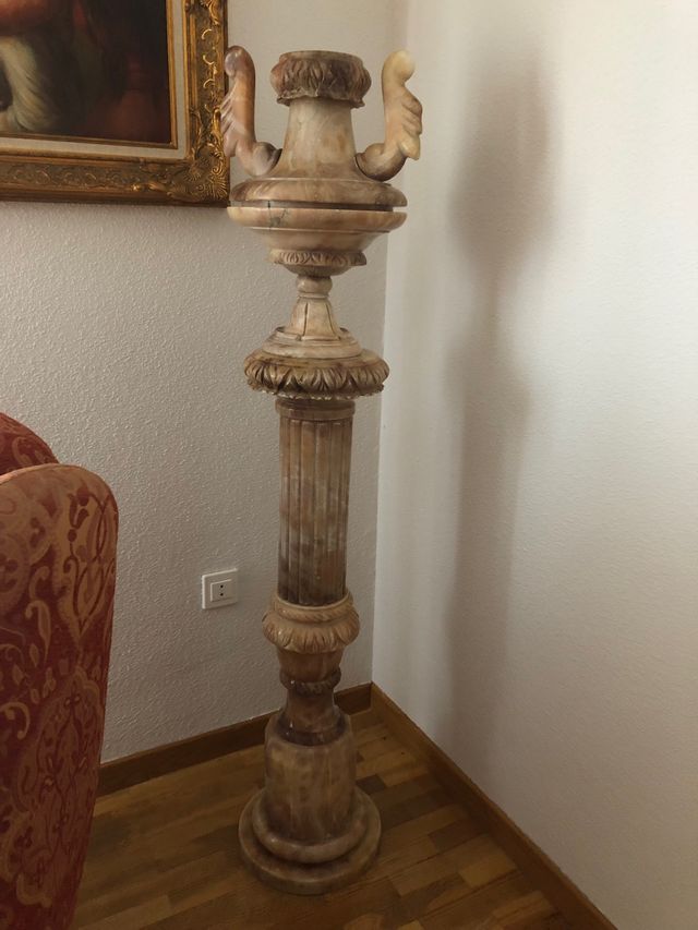jarron pedestal alabastro