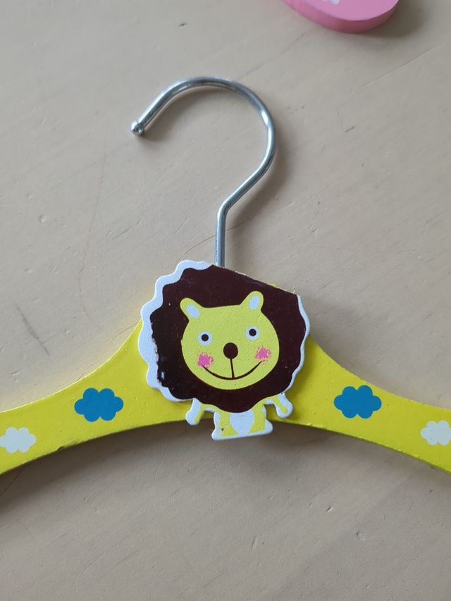 21 Perchas niño/a de colores y animales