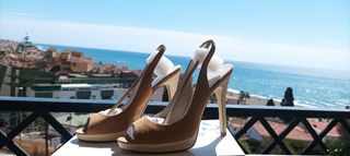 Zapato peep toe piel