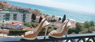 Zapato peep toe piel