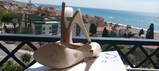 Zapato peep toe piel