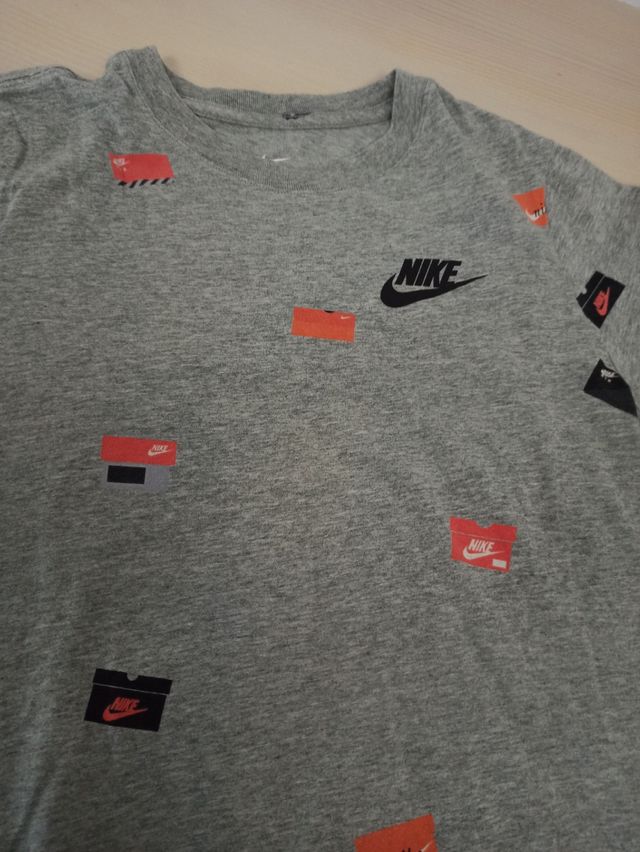 Tres camisetas Nike y una Pepperts.