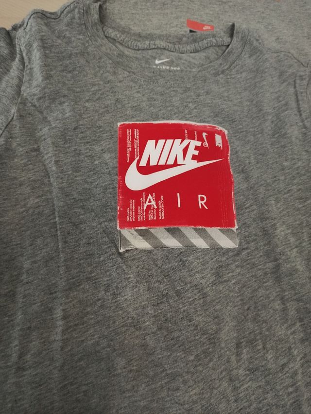 Tres camisetas Nike y una Pepperts.