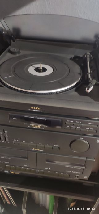 Equipo de música con mueble