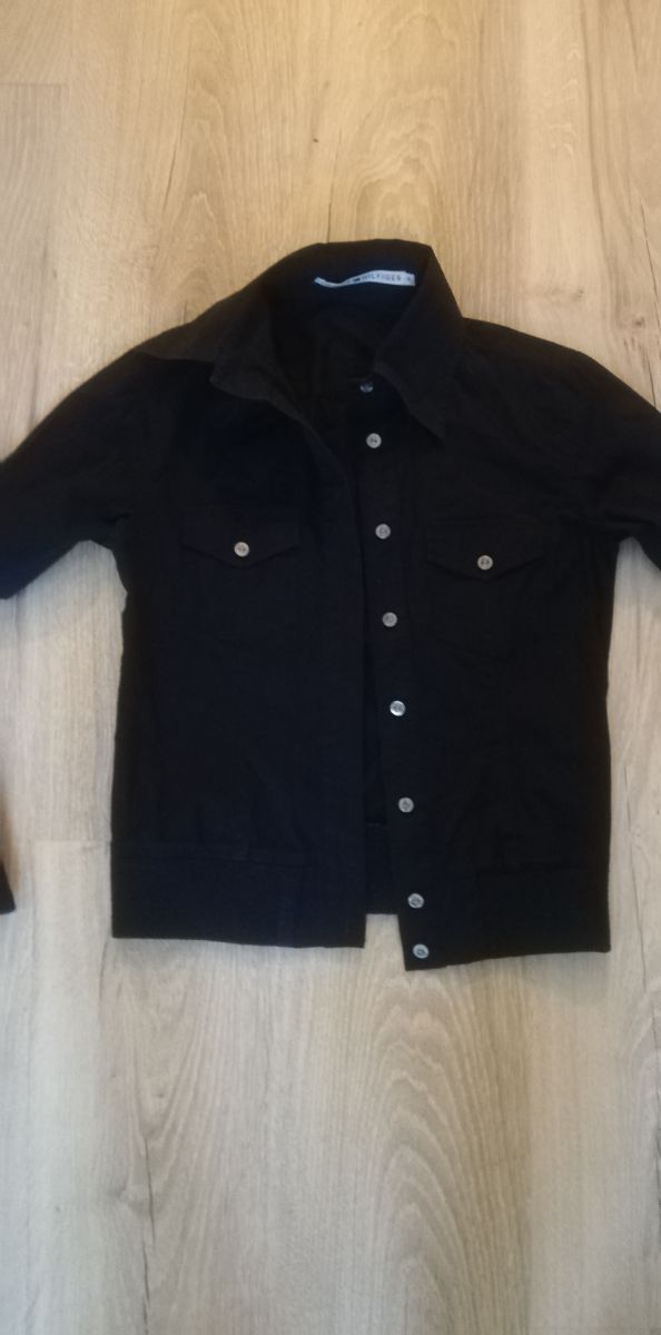 camisa cazadora fina marca Tomy