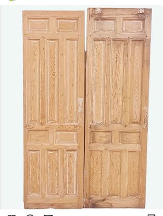 Puerta doble antigua 