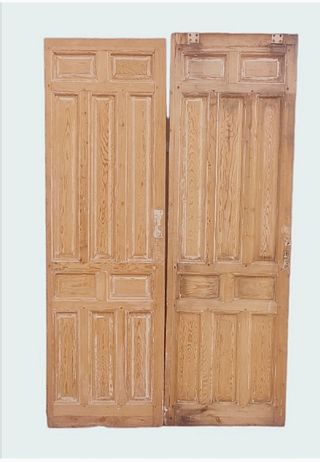 Puerta doble antigua 