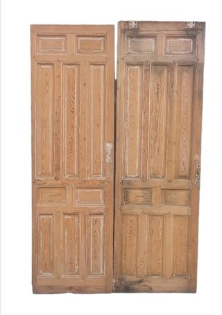 Puerta doble antigua 