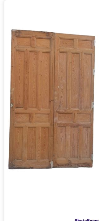Puerta doble antigua 