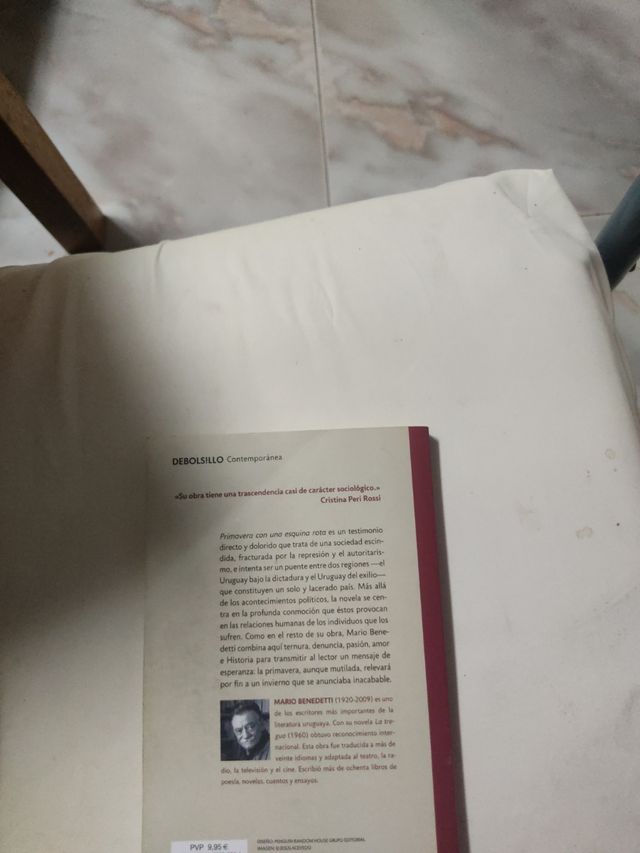 Primavera con una esquina rota