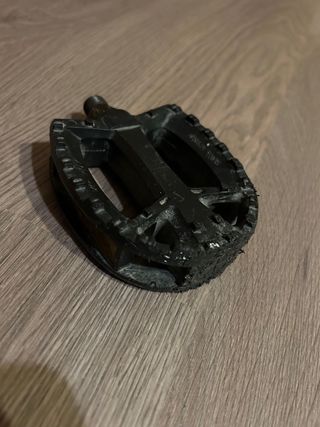 Pedal izquierdo California XL2