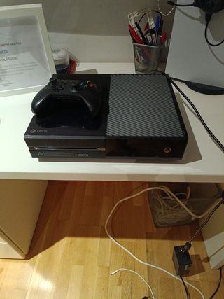 Xbox One + 1 mando