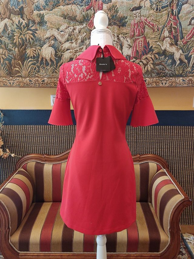 Vestido rojo encaje en escote y mangas 