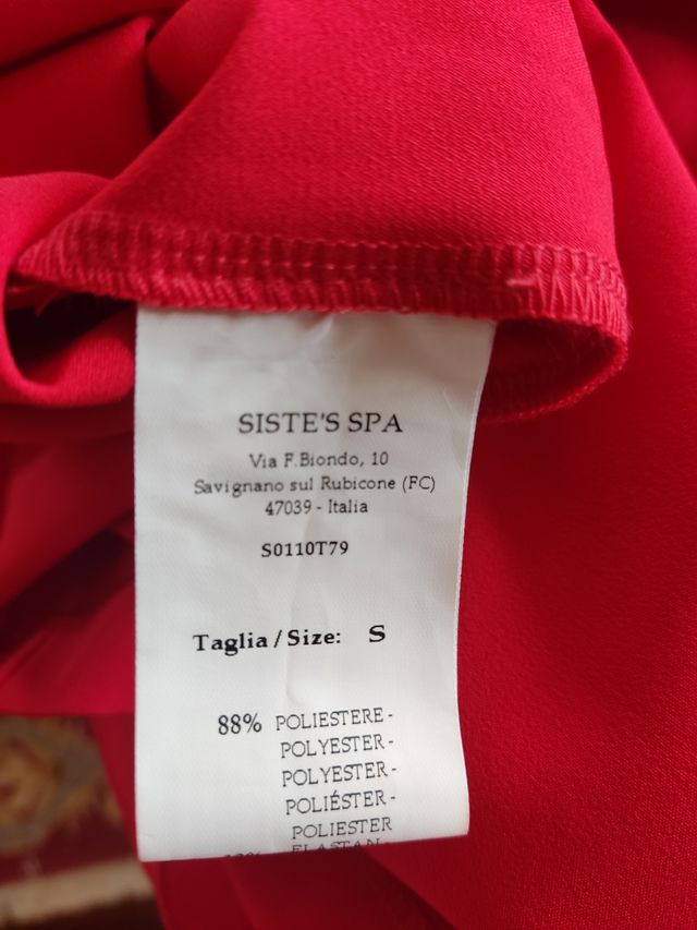 Vestido rojo encaje en escote y mangas 