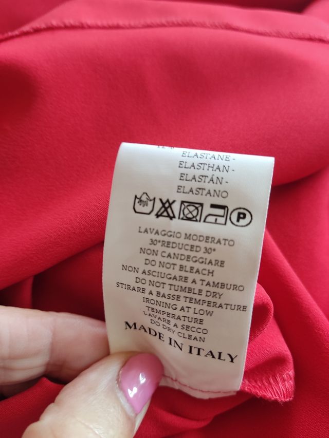 Vestido rojo encaje en escote y mangas 