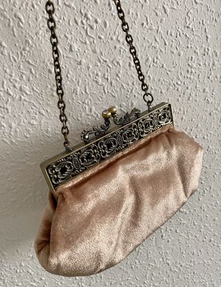 Pequeña cartera de terciopelo 