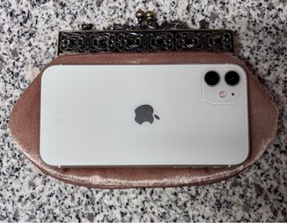 Pequeña cartera de terciopelo