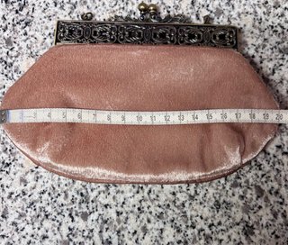 Pequeña cartera de terciopelo