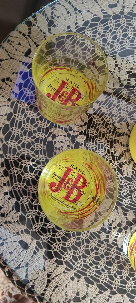 Juego de JB de cuatro vasos y jarra