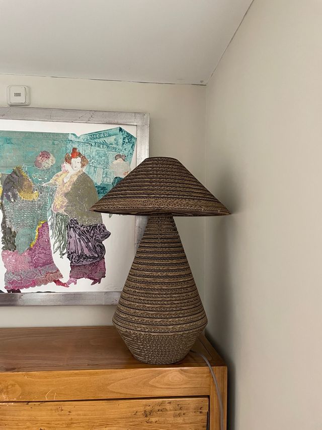 Lâmpada de cartão canelado