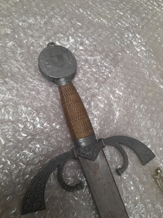 Espadas y puñal