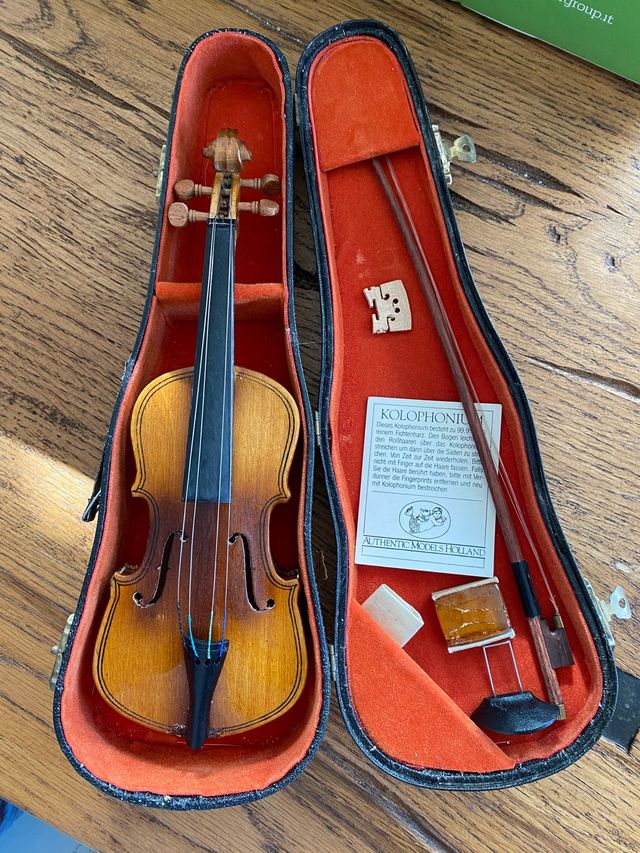 violino in miniatura vintage