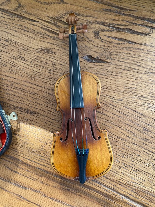 violino in miniatura vintage