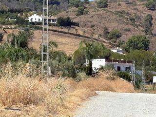 Terreno en  calle campiñuela baja 4400 m con agua/