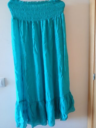Chaqueta de punto y vestido palabra de honor