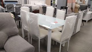 Mesa Portland de cristal templado + 6 sillas.