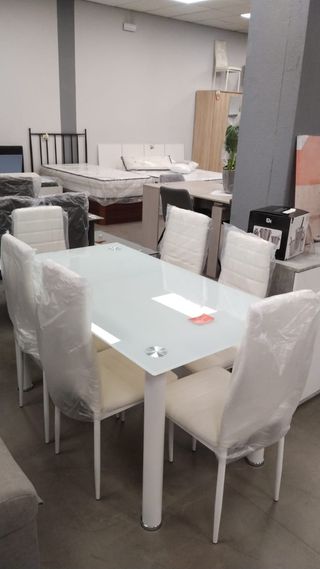 Mesa Portland de cristal templado + 6 sillas.
