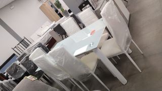 Mesa Portland de cristal templado + 6 sillas.