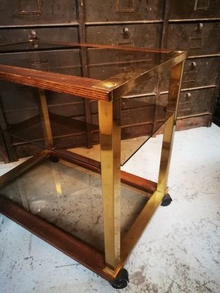 Mesa auxiliar. Ruedas. Camarera