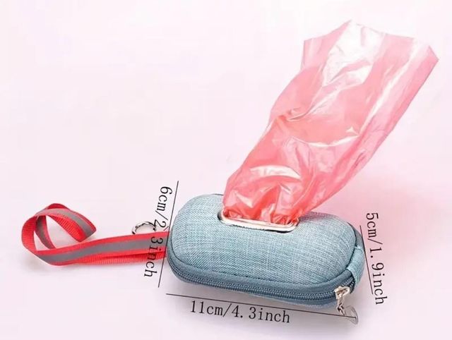 Porta bolsas de basura para mascotas.