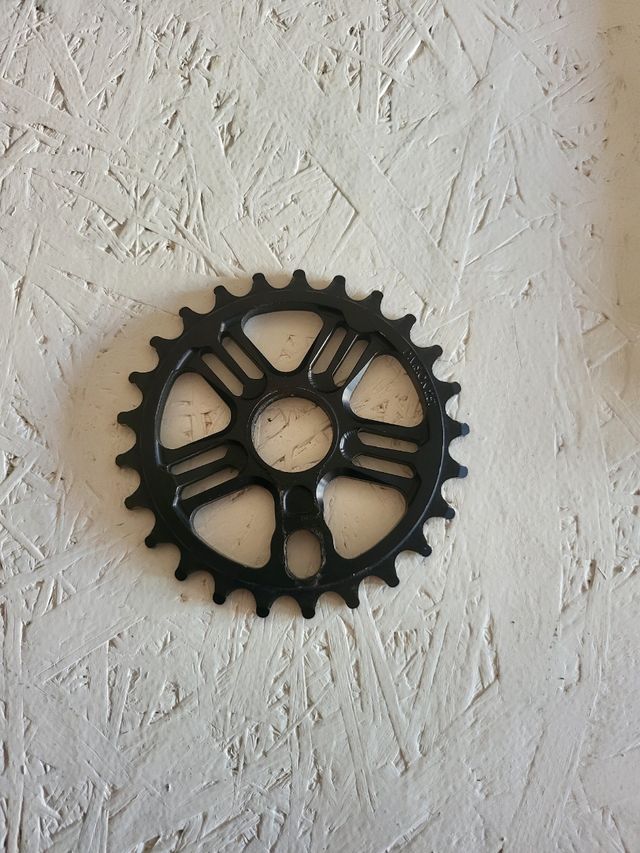 Plato DIVISION 25T colo negro para BMX *Nuevo*