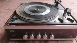 tocadiscos antiguo Bettor Ef 43