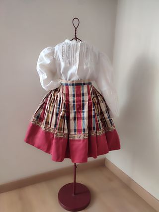 Falda de Baturra + Enagua bordada. 4-6 Años. 