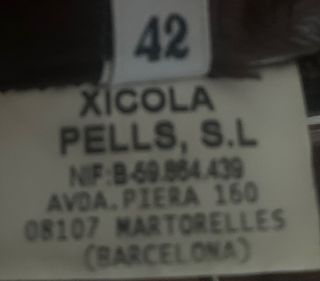falda de piel marrón oscuro