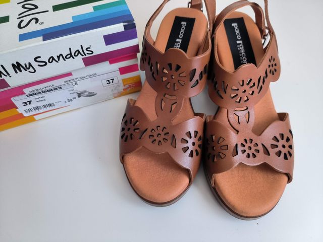 Sandalias NUEVAS Caladas piel T. 37