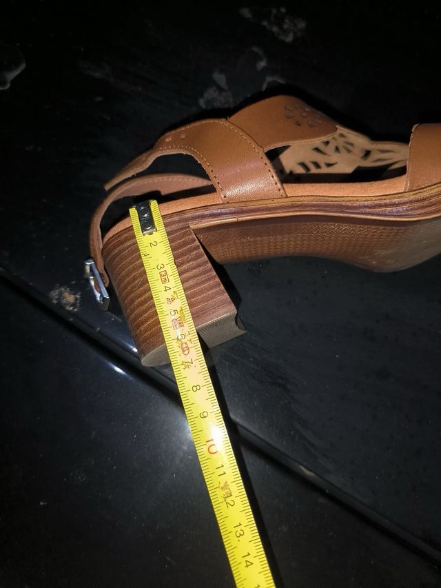 Sandalias NUEVAS Caladas piel T. 37