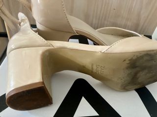 Zapato de charol con Pulsera , Zara