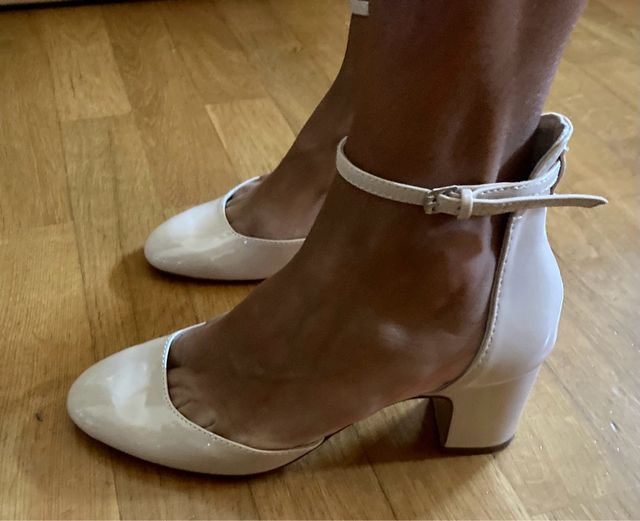 Zapato de charol con Pulsera , Zara