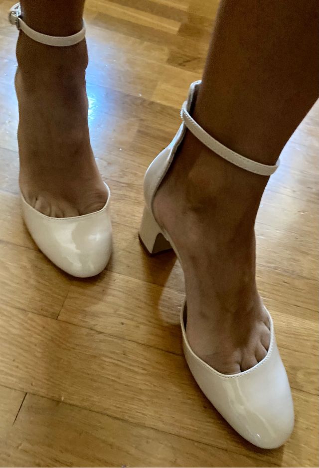 Zapato de charol con Pulsera , Zara