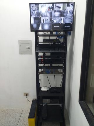 Tecnico-Camaras-Wifi-Internet-Videoporteros-Telefo