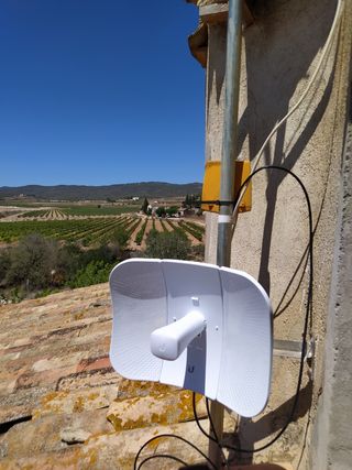 Tecnico-Camaras-Wifi-Internet-Videoporteros-Telefo